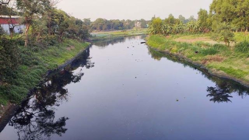 blue-water-of-a-canal-in-narayanganj-has-turned-black-due-to-excessive-discharge-of-untreated-industrial-wastes-and-effluents-41cb6a75d518f5815ab9babae3fb13301738120823.jpg