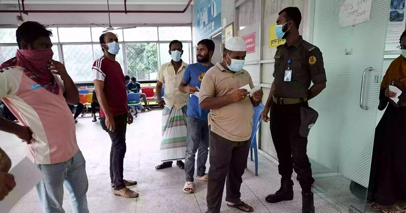 some-people-in-a-queue-for-covid-19-screening-in-a-dhaka-hospital-on-saturday-20a7f99163c2cddb811439ca3f92e7d31749959043.jpg
