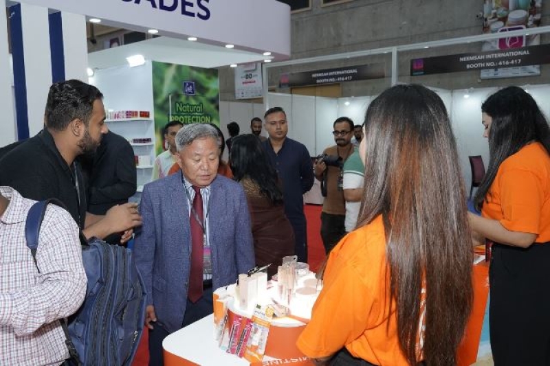 exhibits-at-the-1st-ever-cosmetics-personal-care-hygiene-show-of-bangladesh-in-the-capital-on-friday-1fe7eb03adf77f509515f72dea54f43c1754678265.jpg