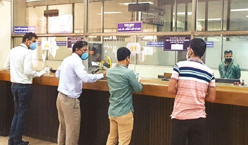 bank-clients-waiting-for-transactions-1422d495daa45971efab9fcbfc7c9d4e1761494199.jpg