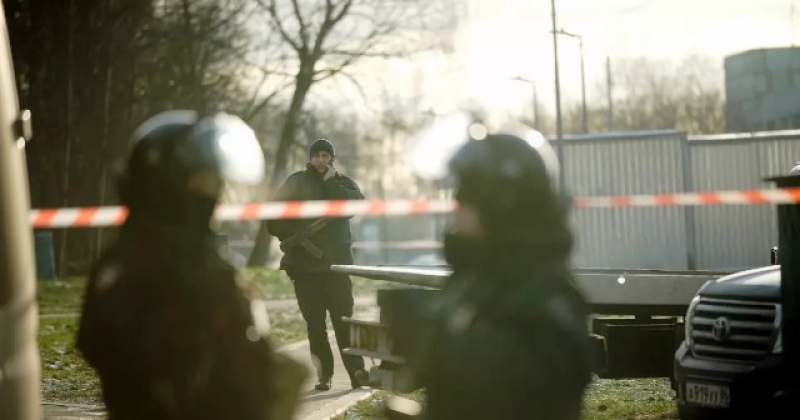 police-block-the-road-near-the-scene-of-a-deadly-explosion-in-moscow-wednesday-dec-59ceabfec33612edfafdf010d6aebb921766579846.jpg