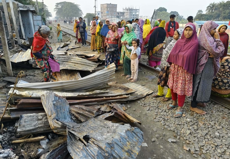 fire-renders-four-families-homeless-along-the-rail-line-in-kumarkhali-kushtia-48560d7b995712a5b5f283e1c46e29a41766853041.jpg