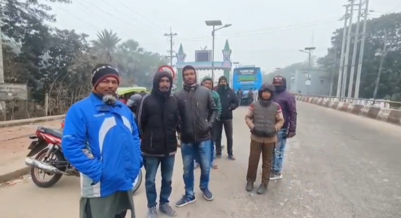 the-bite-of-cold-weather-increased-with-dense-fog-in-kalapara-1045aef955cea9ff245e5a35506615701767893679.jpg