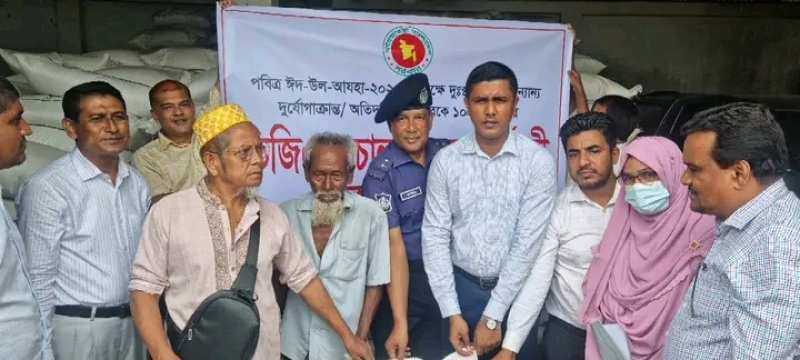 vgf-rice-is-being-distrbuted-in-kalapara-on-the-occasion-of-the-upcomingh-eid-4e6b5cae0f8836e9984b7bcb727edef11779430541.jpg