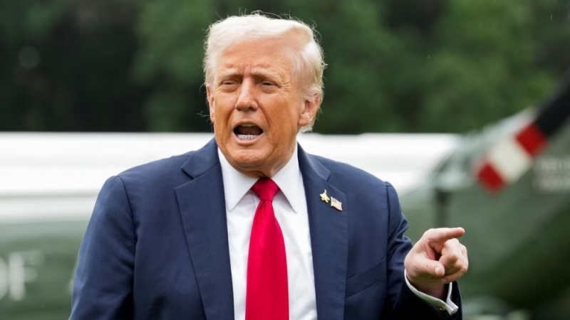trump-signals-6a5b8a8e17b16-3d7c7a4f7d77c7d79b000419696cdcaa1784385315.jpg