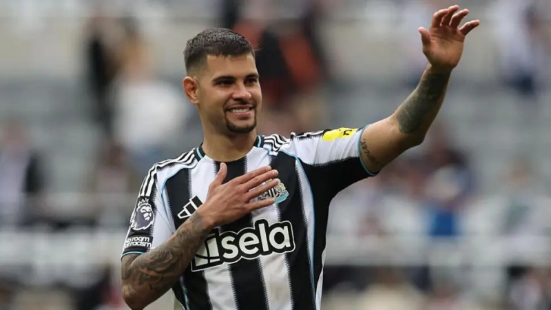 arsenalsignguimaraesfromnewcastlein75mdeal-ezgif-34f0458ae7dabd3202bfe886b57e897c1786187786.jpg