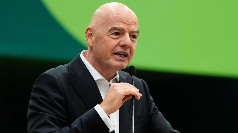 fifapresidentinfantinomustgosaysex-uefabossplatini-ezgif-4eeaa32f7c0ea54eac83c5649270a2df1788175089.jpg