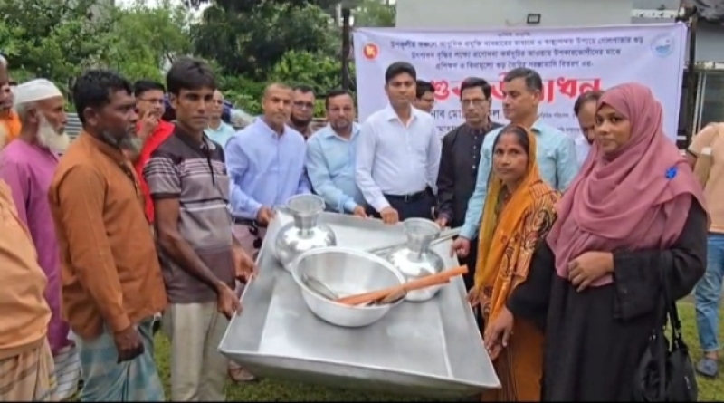 240-farmers-in-kalapara-receive-materials-for-making-golpata-jaggery-7df7c127995e26a9cc5e18d7ca9ab3a01788367975.jpg