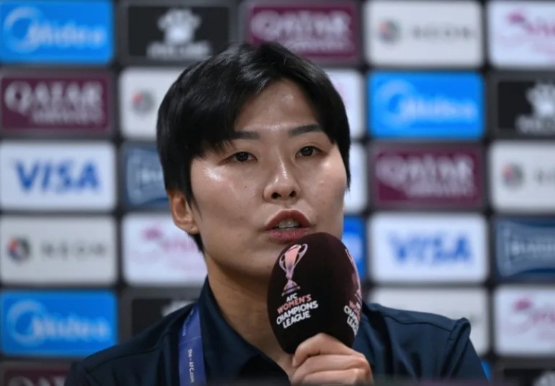southkoreanfootballrefereefaceshearingoverperiodinsult-ezgif-82215b35c5910253ea739a3546770d071788540423.jpg
