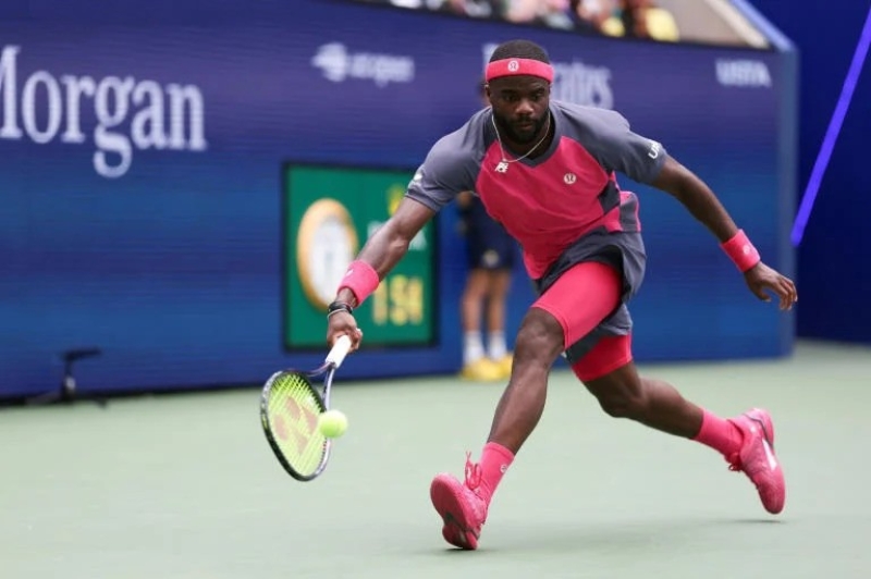tiafoetopsmedvedevinstraightsetsatusopen-ezgif-c7c61b503c25e05c7727d97bcc78f5041788763621.jpg