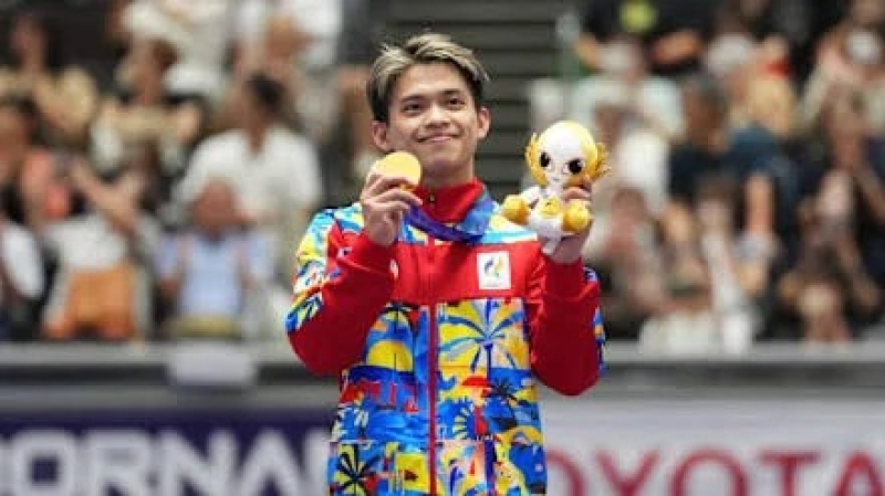 olympicchampionyulocompletesgymnasticsgoldcollectionatasiangames-ezgif-4e7ea7d38bdd125dc009eb231f3a32001790270261.jpg