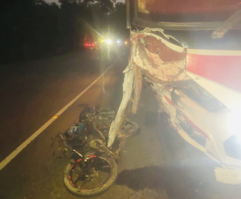 bus-hit-motorcycle-killing-three-friends-in-barishal-on-monday-evening-db530eaaac6a5001f5b8e4fd929fac521790617112.jpg