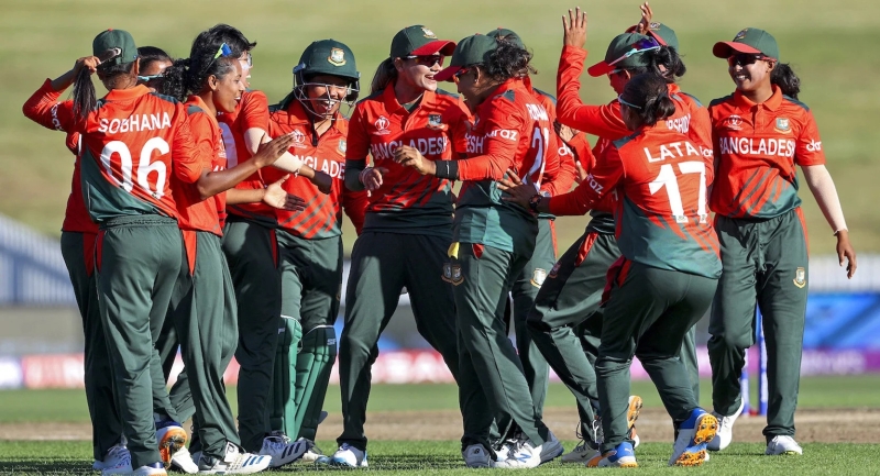 bangladeshwomensuffer72-rundefeattoqueenslandfire-ezgif-62e42ab70daca4e9f8c6d96a8988c82d1791308998.jpg
