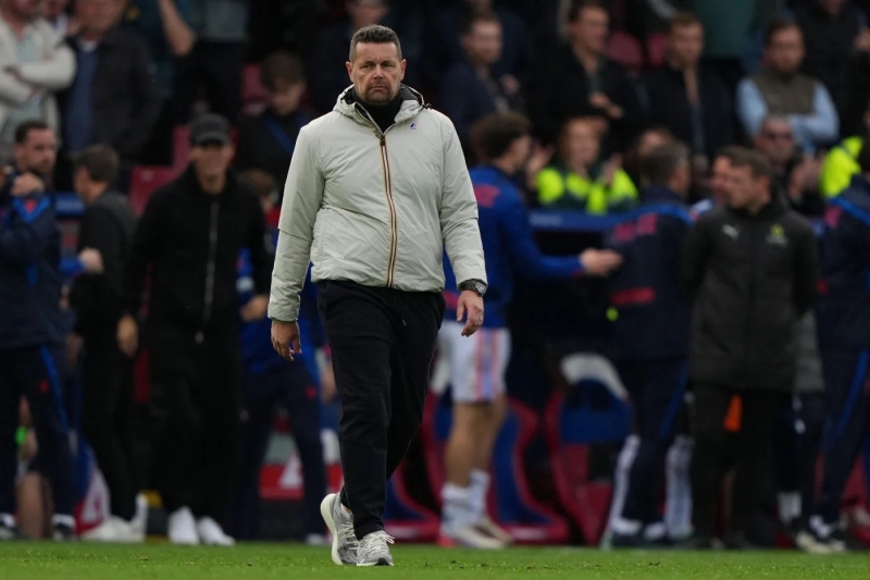 premierleaguemoveasagedecisionfornewpalaceboss-ezgif-4b2accd5cae432e90a21f118e10d6d651791994337.jpg