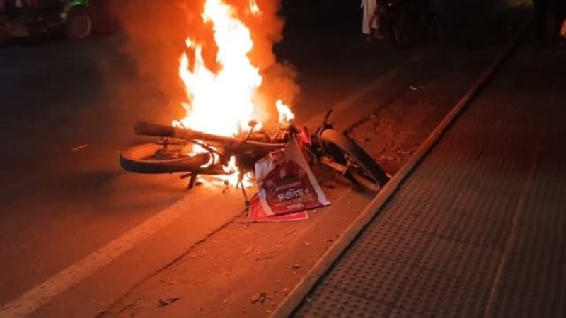 motorbike-torched-in-rajshahi-in-a-clash-between-two-bnp-factions-on-friday-night-5c197f186faa8d96ac584e88498b04d71741414565.jpg