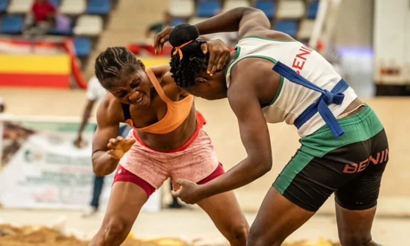 womenstepintotheringatwestafricanwrestlingtournament-ezgif-095dc8967a3121fdfb685df7abc7aadb1741974026.jpg