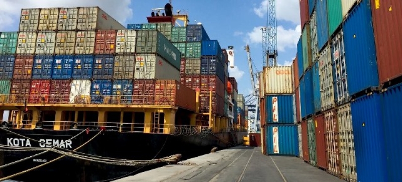 a-container-ship-at-the-mombasa-port-in-kenya-a-key-transit-for-trade-in-the-region-87798aec49b81db5e313c0a1a7678a1f1742023636.jpg