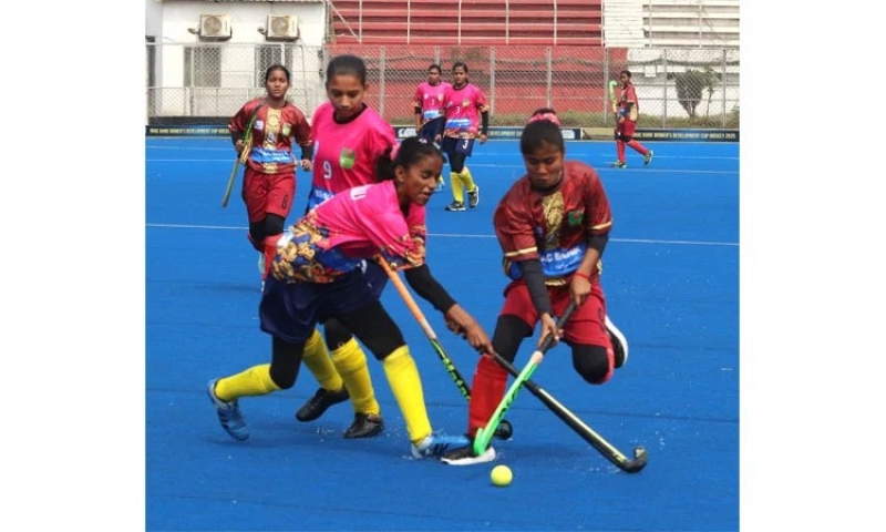 bkspgogoalfeastinwomenshockey-ezgif-0ab10f4239296fc4c49625fd68dd5f551742058898.jpg