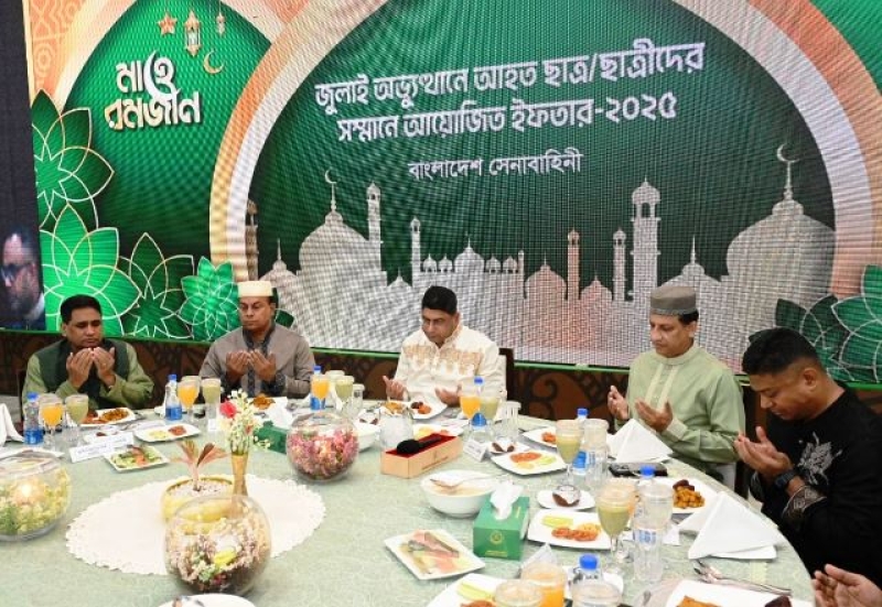 bangladesh-army-chief-gen-waker-uz-zaman-senior-army-officials-and-noted-people-has-iftar-with-students-injured-in-the-july-upsurge-f5ca4f0827958c59e25a81d90b8107be1742749612.jpg