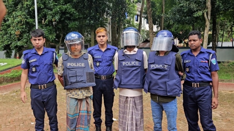 three-suspected-robbers-wearing-helmets-were-held-on-moulvibazar-on-thursday-0f4b0648d871acee97a92d074f481a481749144849.jpg